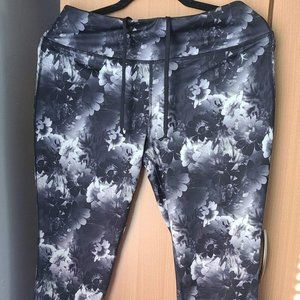 Danskin Now Capri Leggings